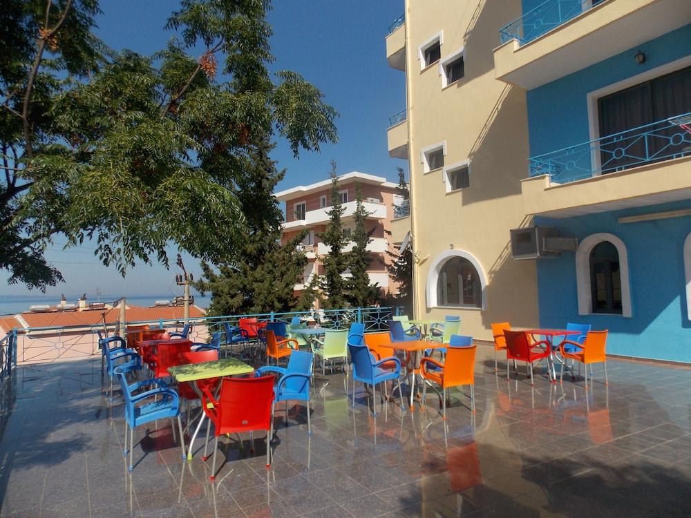 Blue Residence Sarandë Buitenkant foto