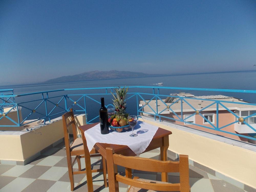 Blue Residence Sarandë Buitenkant foto